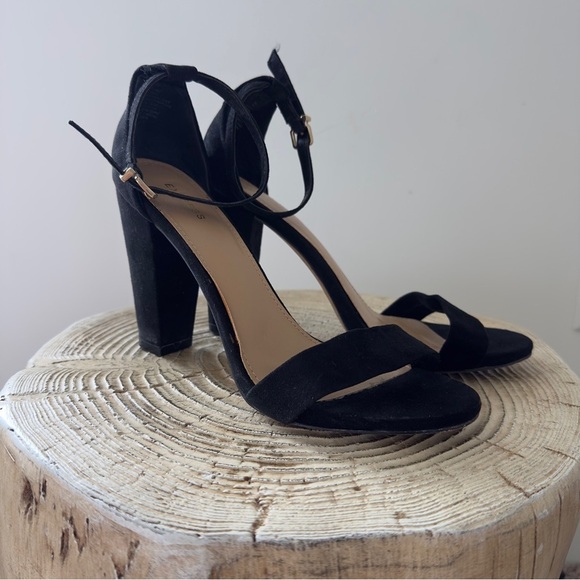 Express Black Suede Block Women's Heel Sandals Size 8 - Picture 12 of 12